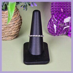 Twisted Design Band Silver Ring‎ With Cubic Zirconia Accents Size 8 (NWOT)
